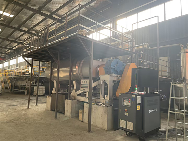磷酸鐵鋰正極廢料回收耙式干燥機(jī)控溫油溫機(jī)——應(yīng)用案例