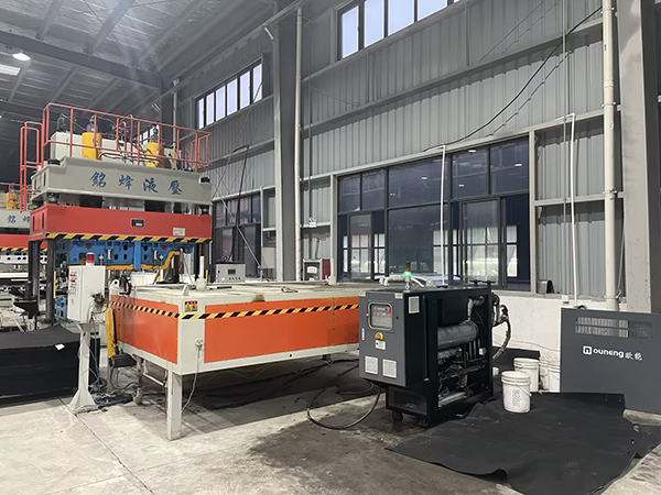 汽車內(nèi)飾軟裝頂棚烘箱加熱模溫機——應(yīng)用案例