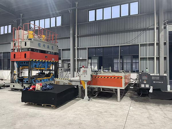 汽車內(nèi)飾軟裝頂棚烘箱加熱模溫機