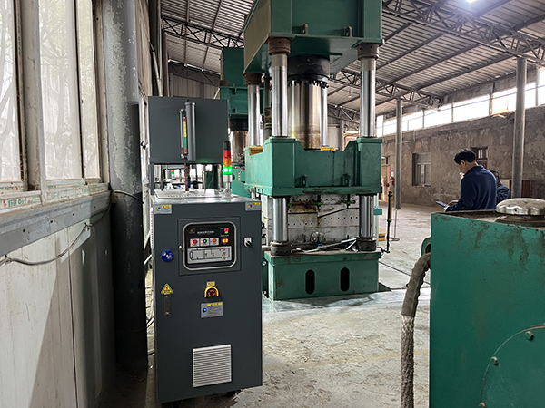 PVC電樁外殼生產(chǎn)熱壓機模溫機——應用案例